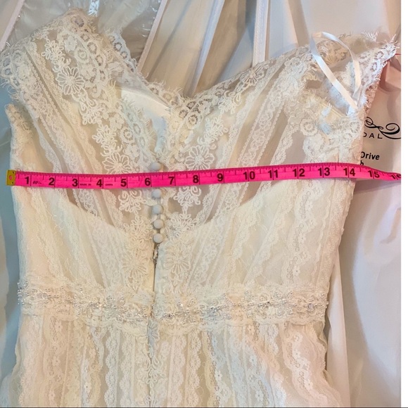 Symphony of Venus Wedding Dress - Picture 15 of 16